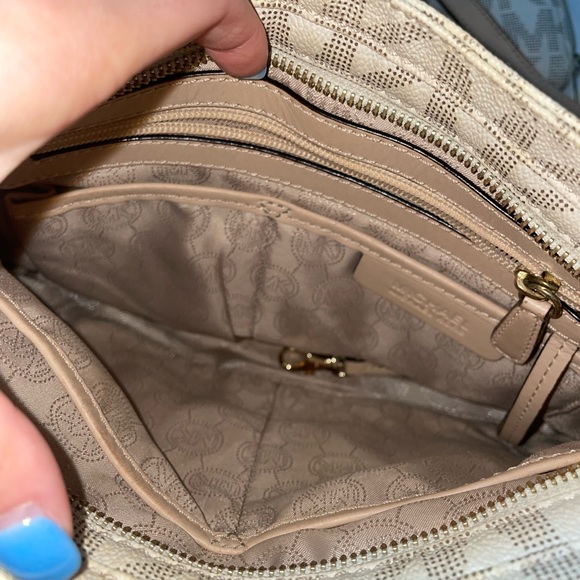 Michael Kors purse with matching wallet - Picture 4 of 5